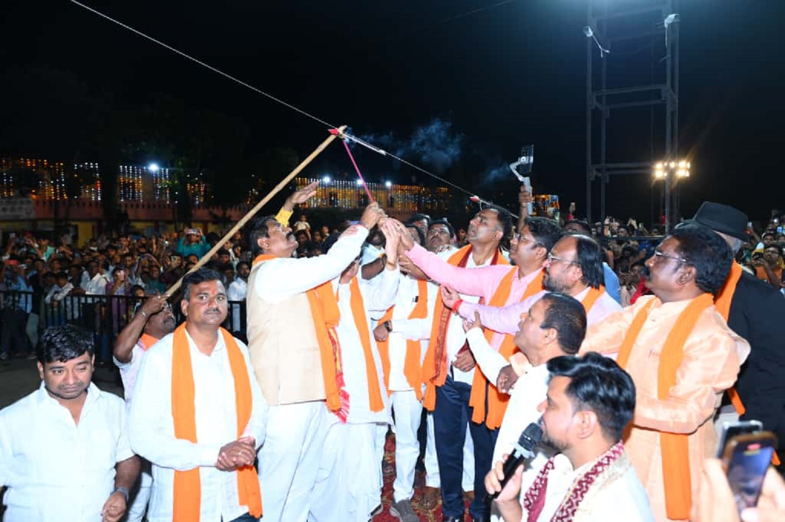 ಪ್ರತಿಕೃತಿ ದಹನಕ್ಕೆ ಚಾಲನೆ ನೀಡಿದ ಶಾಸಕ ಡಾ. ಶೈಲೇಂದ್ರ‌ ಕೆ. ಬೆಲ್ದಾಳೆ