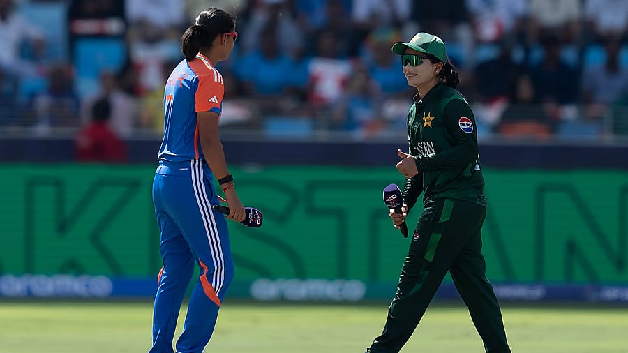 Womens WC: ಪಾಕ್ ಜೊತೆ ಹಸ್ತಲಾಘವ ಮಾಡ್ತಾರಾ ಭಾರತ ಆಟಗಾರ್ತಿಯರು?