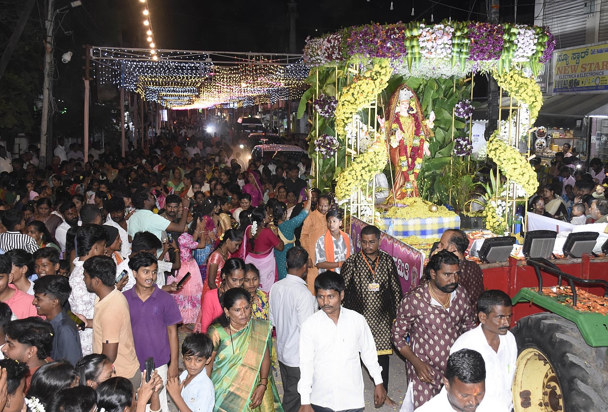 ಯಾದಗಿರಿ | ಬನ್ನಿ ವಿನಿಮಯ: ಶರನ್ನವರಾತ್ರಿ ಸಂಪನ್ನ
