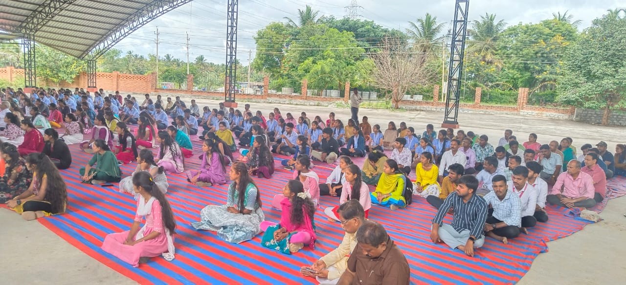 ಅರಸೀಕೆರೆಯ ಹೊರವಲಯದ ಕಸ್ತೂರ ಬಾ ಗಾಂಧಿ ಶಿಬಿರದಲ್ಲಿ ಗಾಂಧೀಜಯಂತಿ ಹಾಗೂ ಲಾಲ್ ಬಹದ್ದೂರ್ ಶಾಸ್ತ್ರಿಯವರ ಜನ್ಮ ದಿನದಲ್ಲಿ ಭಾಗವಹಿಸಿದ್ದ ಮಕ್ಕಳು 