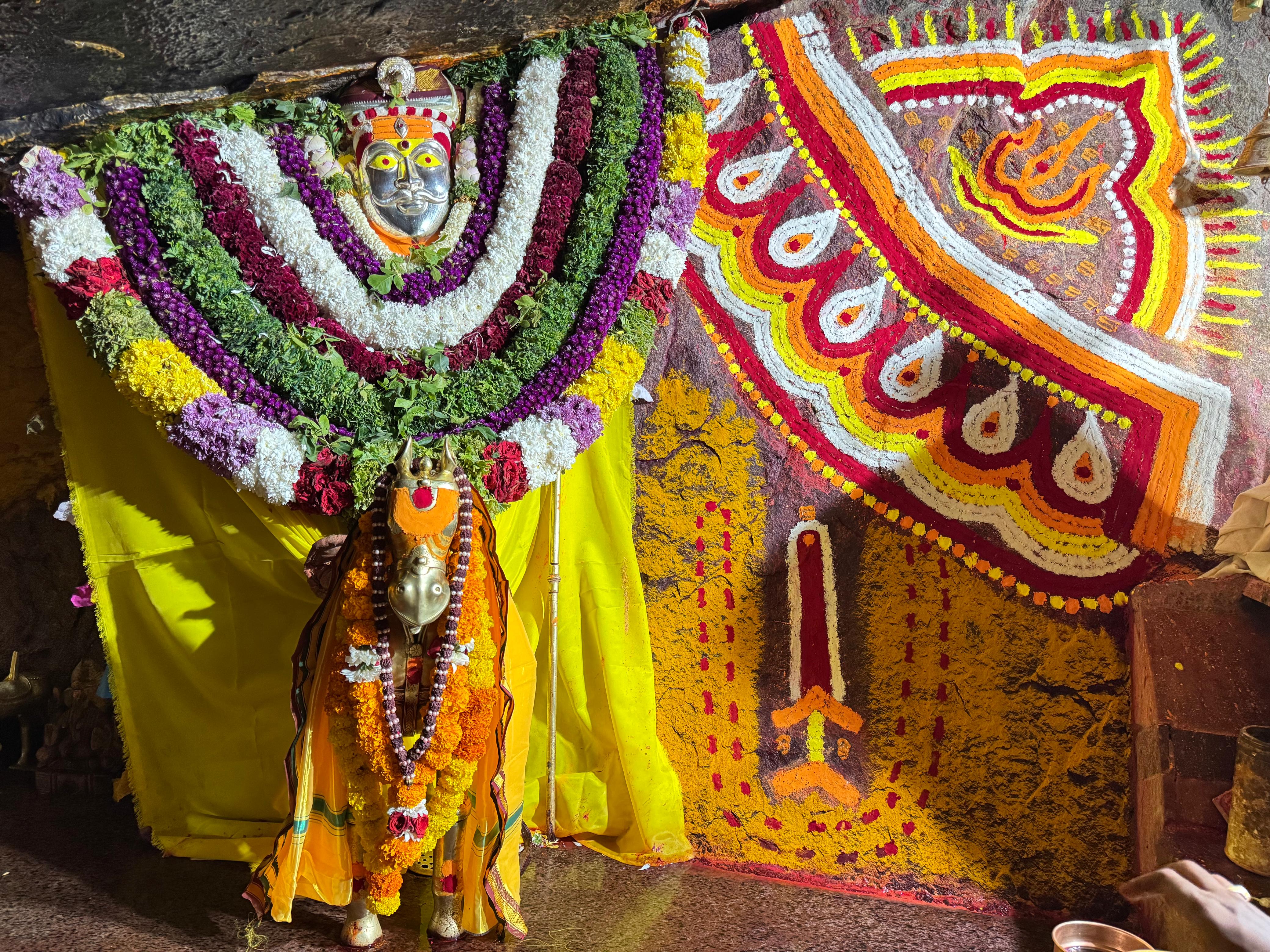 ಮೈಲಾಪುರದ ಮೈಲಾರಲಿಂಗೇಶ್ವರನ ಅಲಂಕೃತ ಮೂರ್ತಿ
