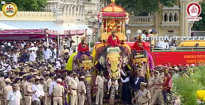 ಅಂಬಾರಿ ಹೊತ್ತ ಅಭಿಮನ್ಯು ಜೊತೆ ಗಜಪಡೆ