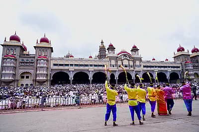 ಜಂಬೂ ಸವಾರಿ ಮೆರವಣಿಗೆಗೆ ಸಾಂಸ್ಕೃತಿಕ ಕಲಾತಂಡಗಳು ಮೆರುಗು