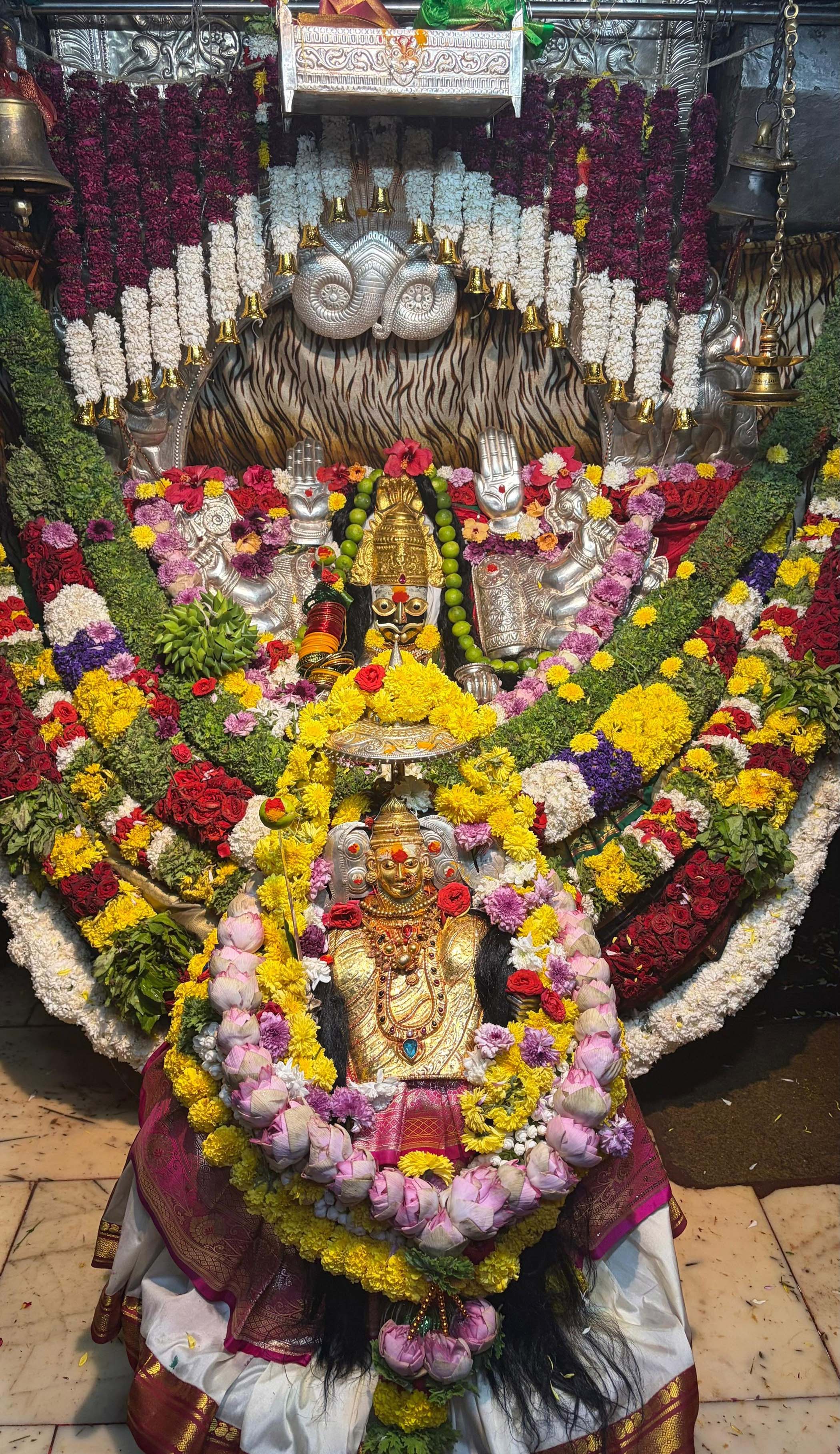 ಹರಪನಹಳ್ಳಿ ತಾಲ್ಲೂಕು ಉಚ್ಚಂಗಿದುರ್ಗದಲ್ಲಿ ಉಚ್ಚಂಗೆಮ್ಮ ದೇವಿಗೆ ವಿಶೇಷ ಅಲಂಕಾರ ಮಾಡಲಾಗಿತ್ತು