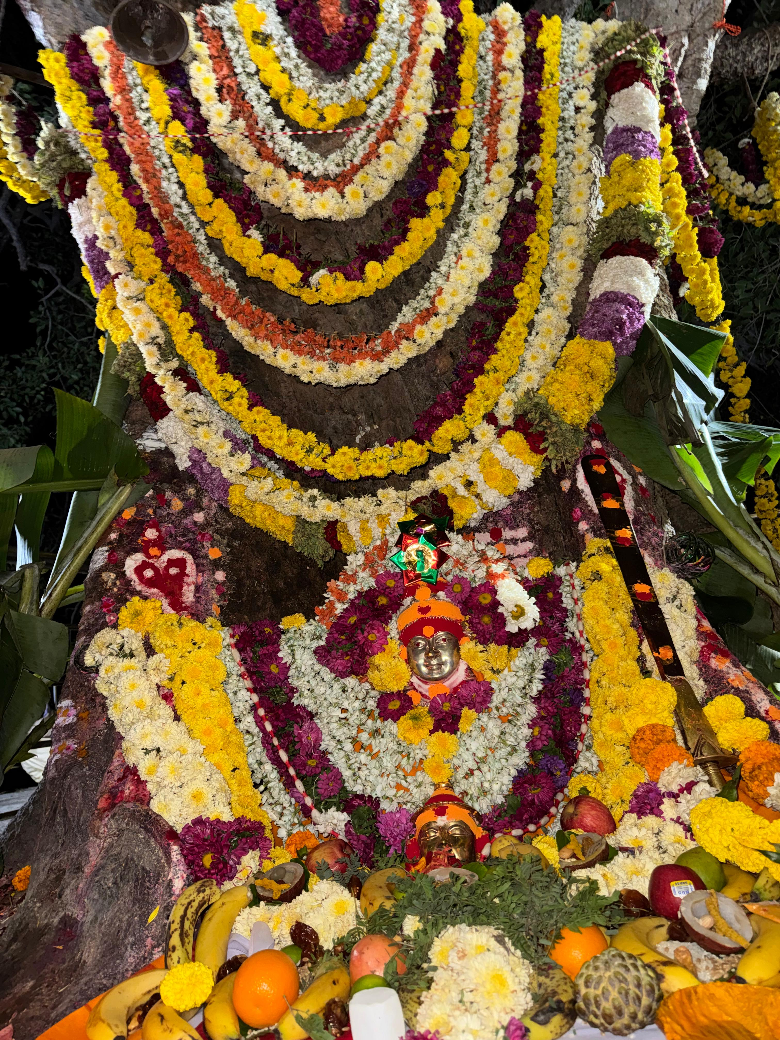 ಯಾದಗಿರಿ ತಾಲ್ಲೂಕಿನ ಮೈಲಾಪುರದ ಬನ್ನಿ ಮಹಾಂಕಾಳಿ ದೇವಿಗೆ ಖಂಡೆಯ (ಕತ್ತಿ) ಪೂಜೆ ನೆರವೇರಿಸಲಾಯಿತು