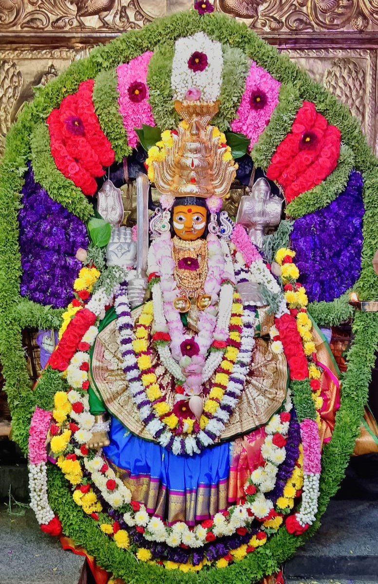ಕೋಟೆ ರಸ್ತೆಯ ರಾಜ ಉತ್ಸವಾಂಬ ಉಚ್ಚಂಗಿ ಯಲ್ಲಮ್ಮ