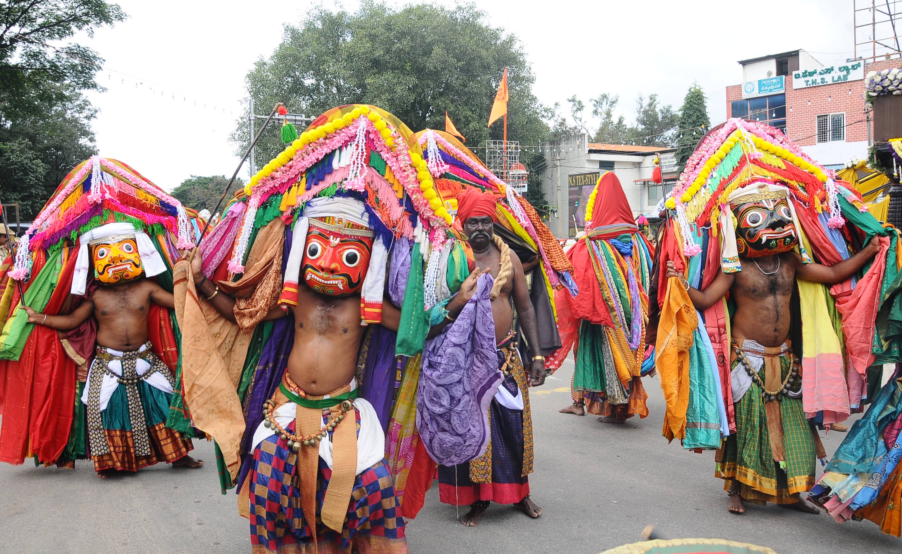 ಸೋಮನ ಕುಣಿತ ಪ್ರದರ್ಶನ