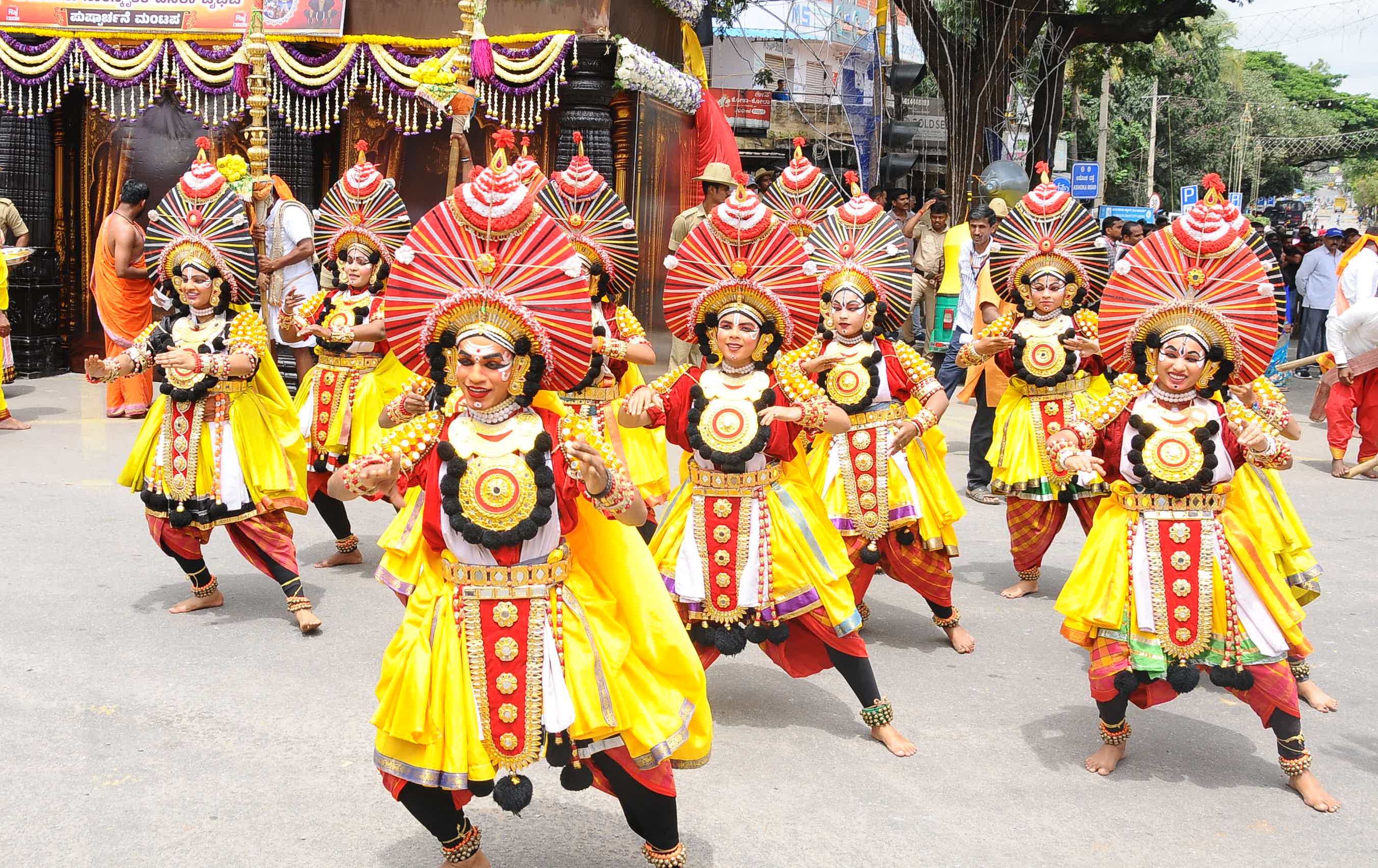 ಗಮನ ಸೆಳೆದ ಯಕ್ಷಗಾನ ಪ್ರದರ್ಶನ