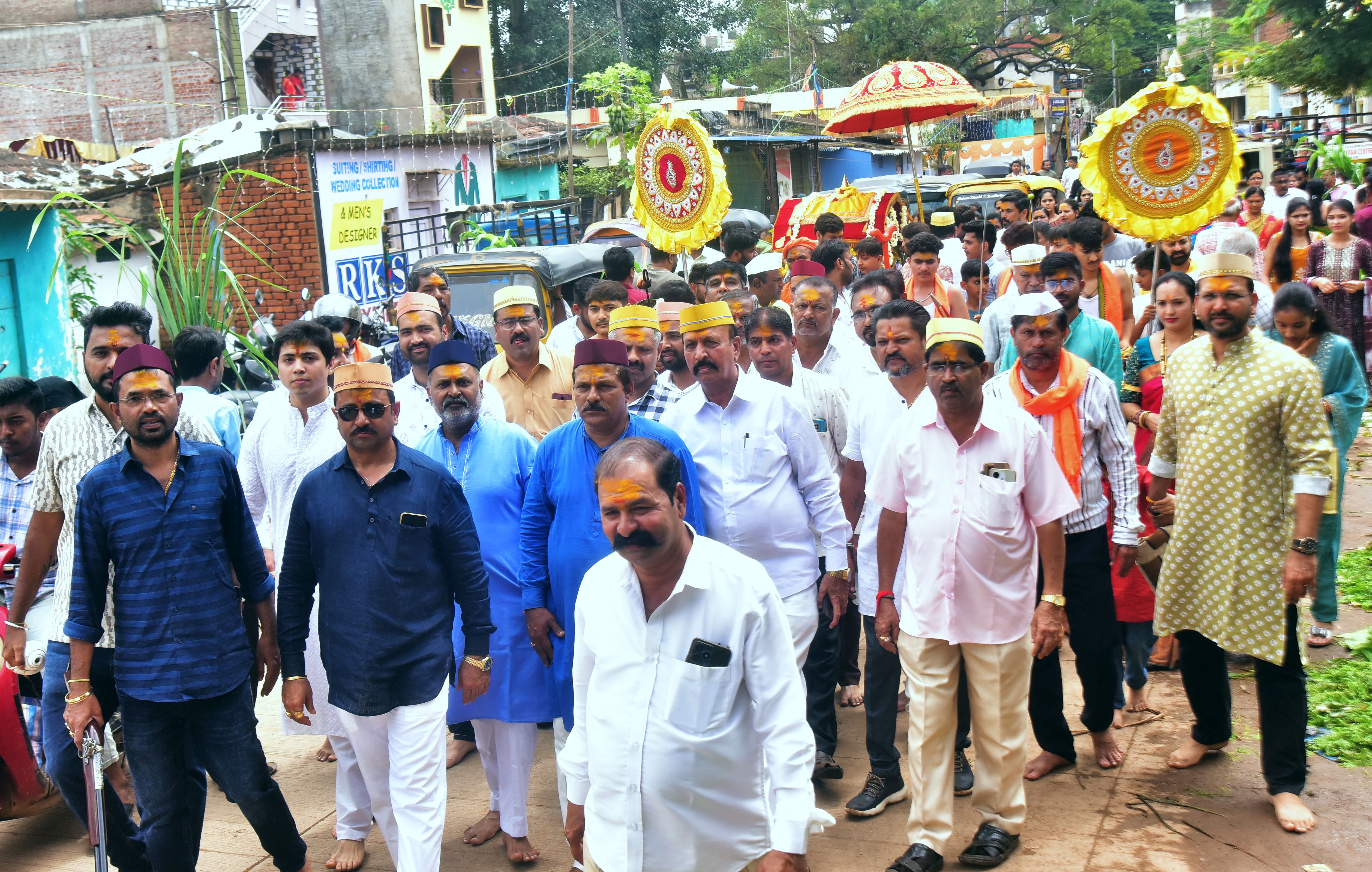 ಹಳೇಹುಬ್ಬಳ್ಳಿ ಚನ್ನಪೇಟೆಯಲ್ಲಿ ತುಳಜಾಭವಾನಿ ಪಲ್ಲಕ್ಕಿ ಮೆರವಣಿಗೆ ಗುರುವಾರ ನಡೆಯಿತು