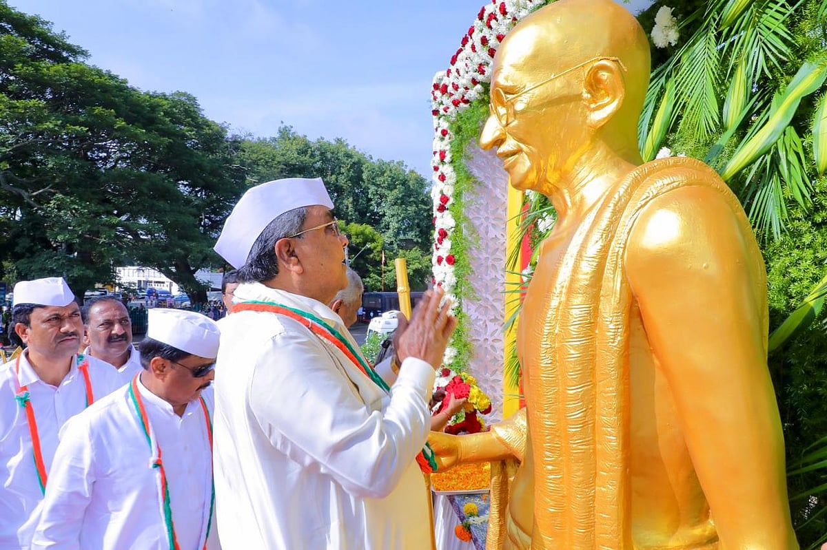 ದೇಶಕ್ಕೆ ಸ್ವಾತಂತ್ರ್ಯ ದೊರೆಯಲು ಗಾಂಧೀಜಿ ನೇತೃತ್ವದಲ್ಲಿ ನಡೆದ ಬಲಿದಾನ ಕಾರಣ: CM