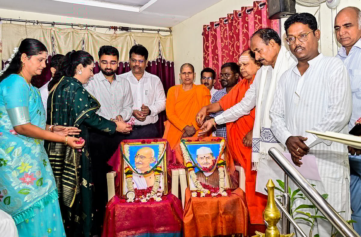 ಗಾಂಧೀಜಿ ಅಹಿಂಸಾತತ್ವ ದಾರಿದೀಪ: ಶಶೀಲ್‌ ಜಿ.ನಮೋಶಿ