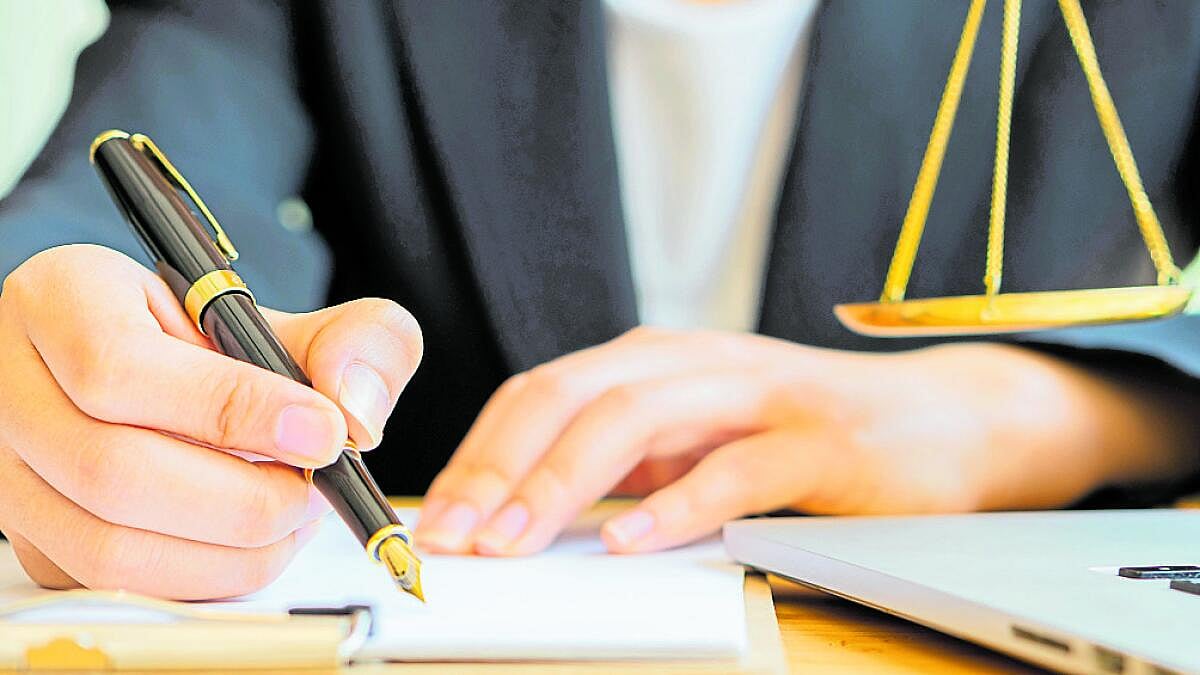 ಬೇಕಾಗಿದ್ದಾರೆ ನ್ಯಾಯದೇವತೆಯರು