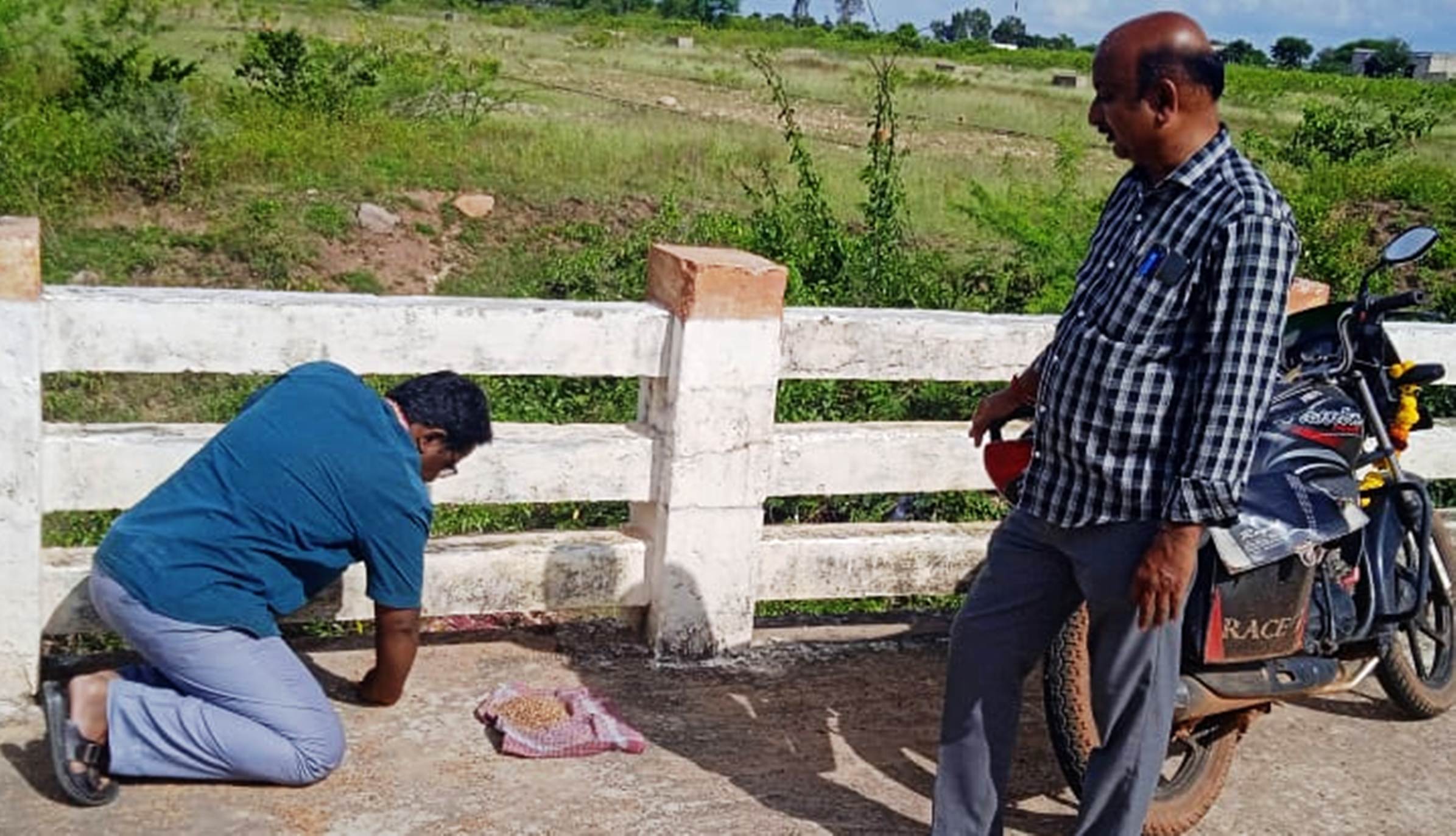 ಕುಷ್ಟಗಿ ಆಹಾರ ಇಲಾಖೆ ಅಧಿಕಾರಿಗಳು ಗೋಧಿ ಮಾದರಿ ಸಂಗ್ರಹಿಸಿದರು