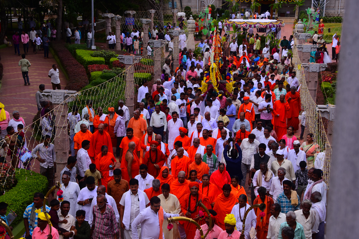 ಚಿತ್ರದುರ್ಗದ ಮುರುಘಾ ಮಠದಲ್ಲಿ ಶುಕ್ರವಾರ ನೆರವೇರಿದ ಪ್ರಾಚೀನ ವಚನಗಳ ಹಸ್ತಪ್ರತಿಯ ಮೆರವಣಿಗೆ