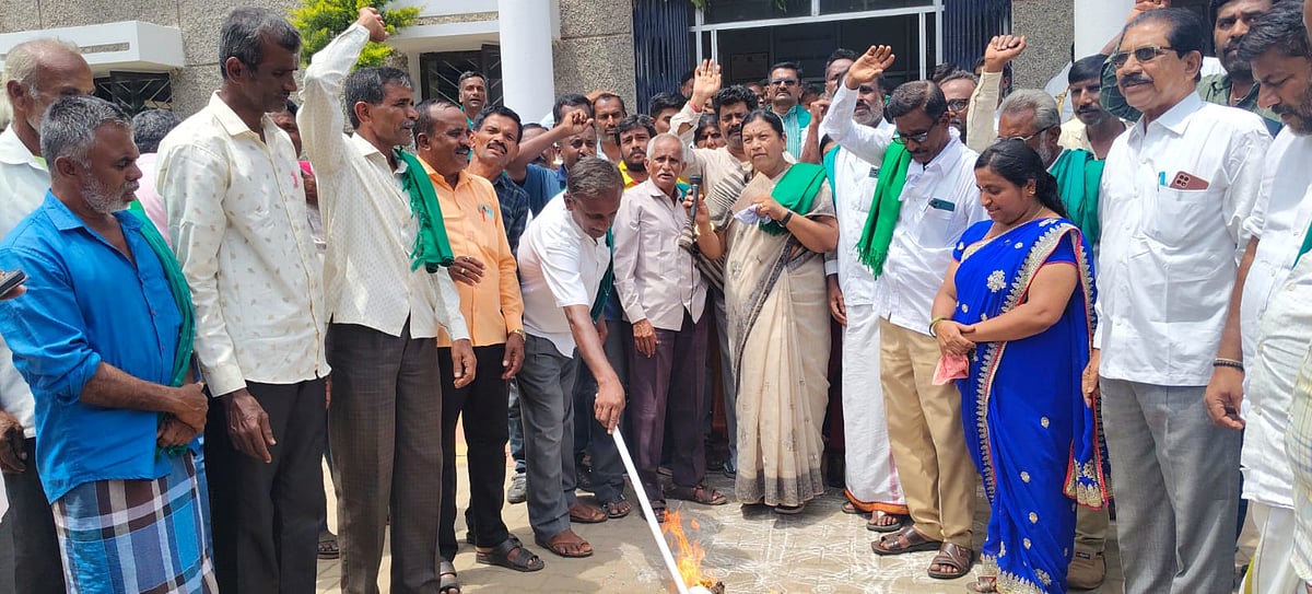 ಮದ್ದೂರು ನಗರಸಭೆಗೆ ಸೇರ್ಪಡೆ: 4 ಗ್ರಾ.ಪಂ.ಗಳ ಮುಖಂಡರಿಂದ ಪ್ರತಿಭಟನೆ