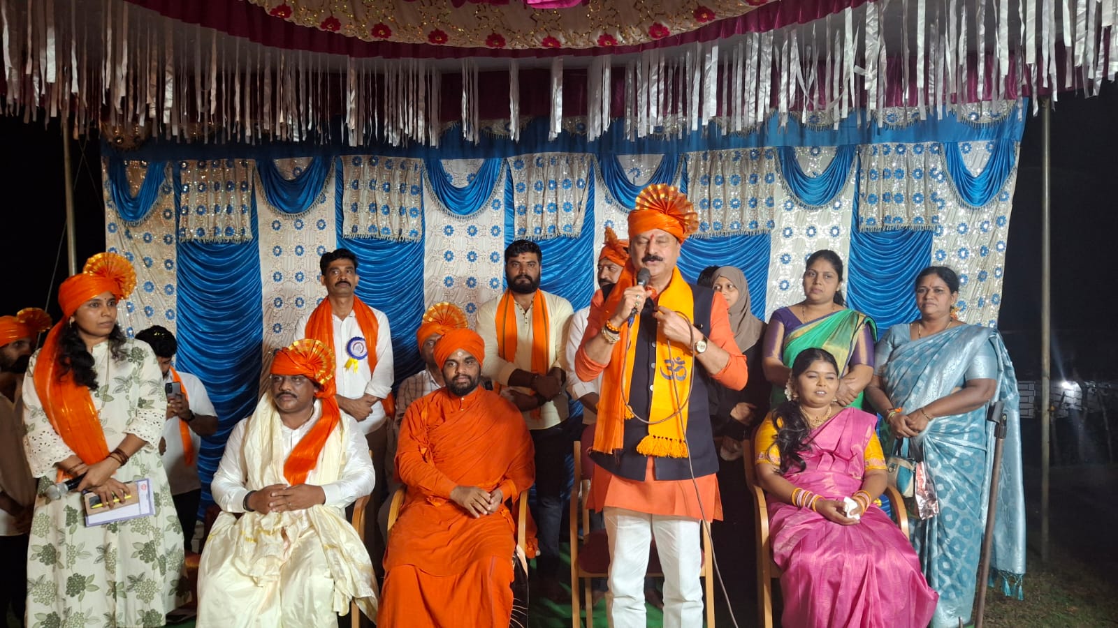 ಹೊಸನಗರ ಪಟ್ಟಣದಲ್ಲಿ ನಡೆದ ಬನ್ನಿ ಮುಡಿಯುವ ಕಾರ್ಯಕ್ರಮದಲ್ಲಿ ಶಾಸಕ ಬೇಳೂರು ಗೋಪಾಲಕೃಷ್ಣ ಮಾತನಾಡಿದರು.