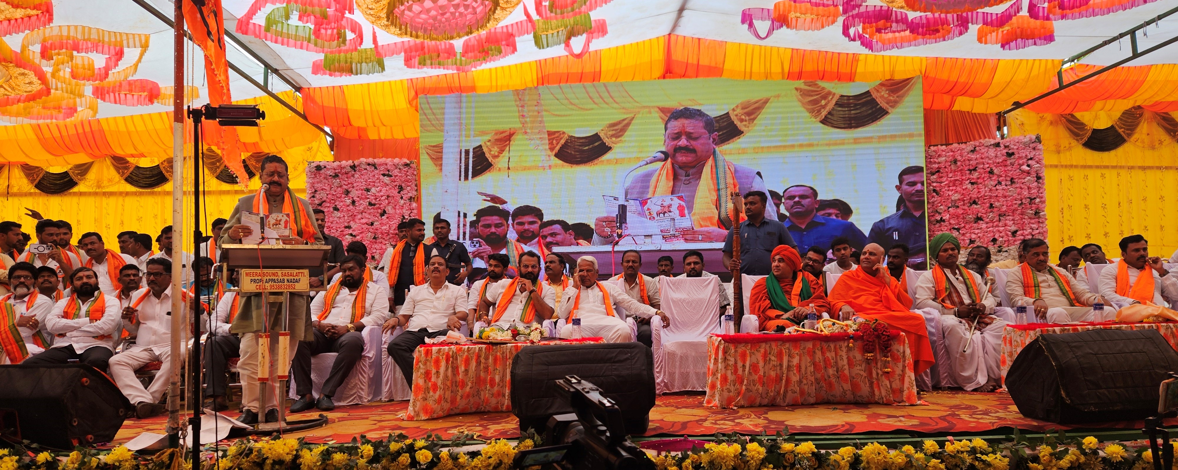 ಮಹಾಲಿಂಗಪುರ ಸಮೀಪದ ಮದಭಾಂವಿಯಲ್ಲಿ ಹಮ್ಮಿಕೊಂಡಿದ್ದ ಕಿತ್ತೂರ ಚನ್ನಮ್ಮ ಜಯಂತಿ ವಿಜಯೋತ್ಸವದ ಹಾಗೂ ಚನ್ನಮ್ಮ ವೃತ್ತದಲ್ಲಿ ಚನ್ನಮ್ಮ ಕಂಚಿನ ಮೂರ್ತಿ ಅನಾವರಣ ಮತ್ತು ತಾಲ್ಲೂಕು ಸಮಾವೇಶದಲ್ಲಿ ಬಸನಗೌಡ ಪಾಟೀಲ (ಯತ್ನಾಳ) ಮಾತನಾಡಿದರು