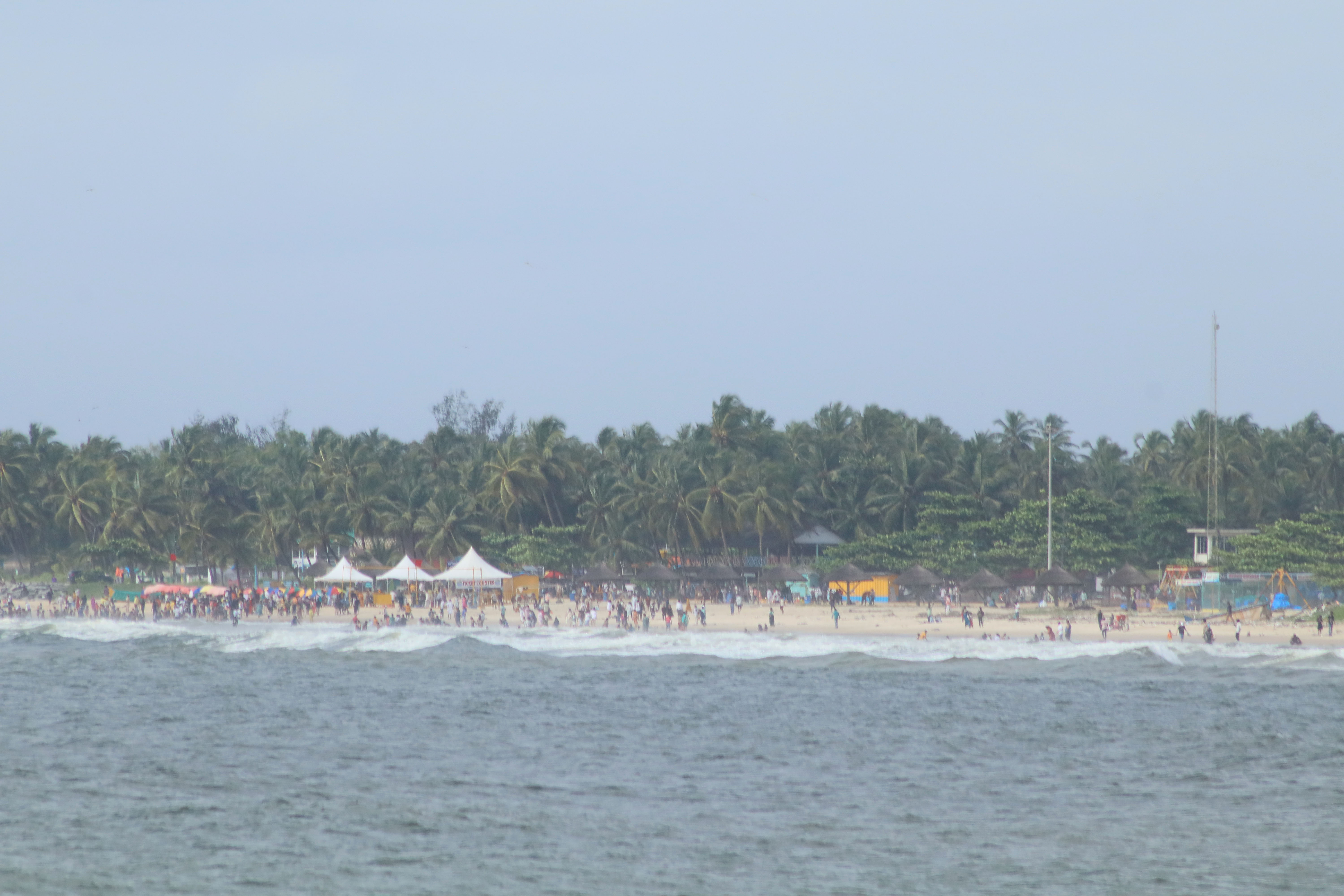 ಮಲ್ಪೆ ಬೀಚ್‌ನಲ್ಲಿ ಪ್ರವಾಸಿಗರು