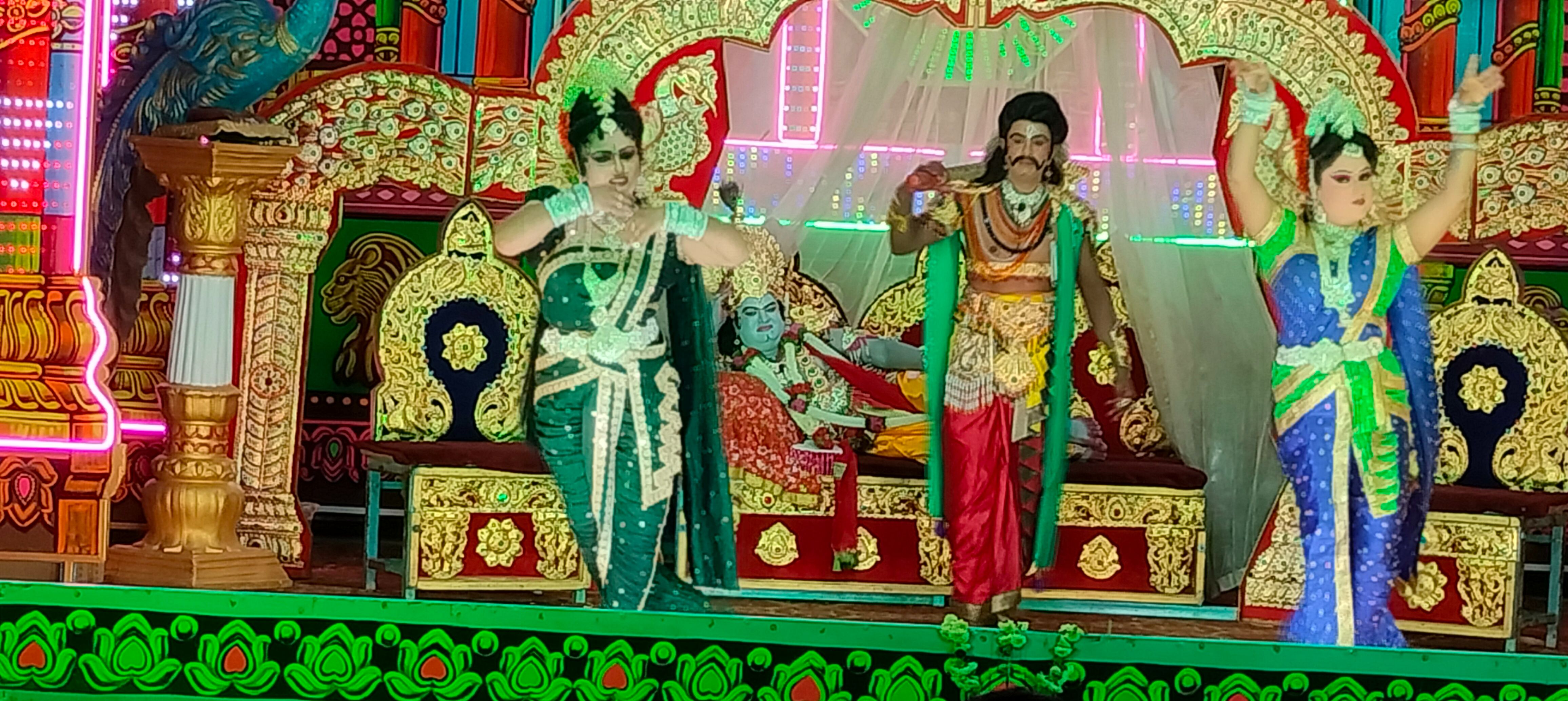 ಕನಕಪುರ ಅಂಬೇಡ್ಕರ್ ಭವನದಲ್ಲಿ ನಡೆದ ಕುರುಕ್ಷೇತ್ರ ನಾಟಕದಲ್ಲಿ ದುರ್ಯೋಧನ ಶ್ರೀ ಕೃಷ್ಣನ ನೋಡಲು ದ್ವಾರಕವನ್ನು ಪ್ರವೇಶಿಸಿದ ಸಂದರ್ಭ