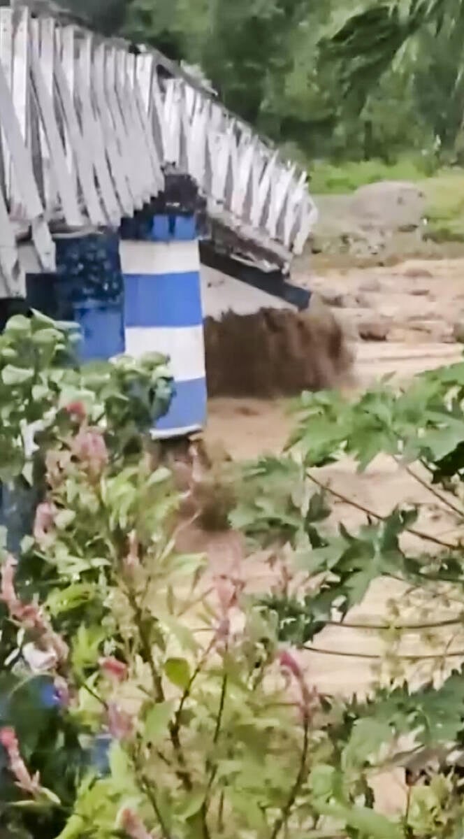 ಡಾರ್ಜಿಲಿಂಗ್‌ನಲ್ಲಿ ಭಾರಿ ಮಳೆ: ಭೂಕುಸಿತ ಸಂಭವಿಸಿ 9 ಜನರ ಸಾವು

