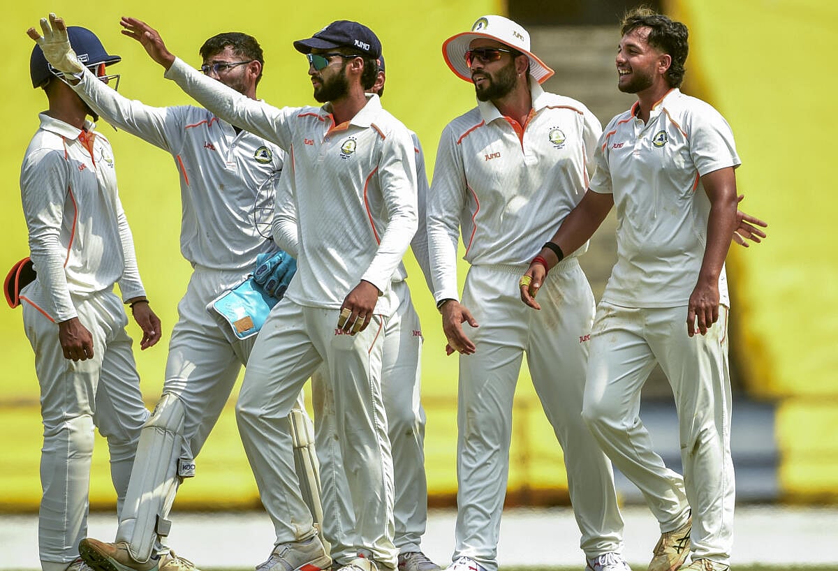 ಇರಾನಿ ಕಪ್| ಹರ್ಷ್ ದುಬೆ, ಯಶ್ ಠಾಕೂರ್ ಬೌಲಿಂಗ್ ದಾಳಿ: ವಿದರ್ಭ ಮಡಿಲಿಗೆ ಟ್ರೋಫಿ