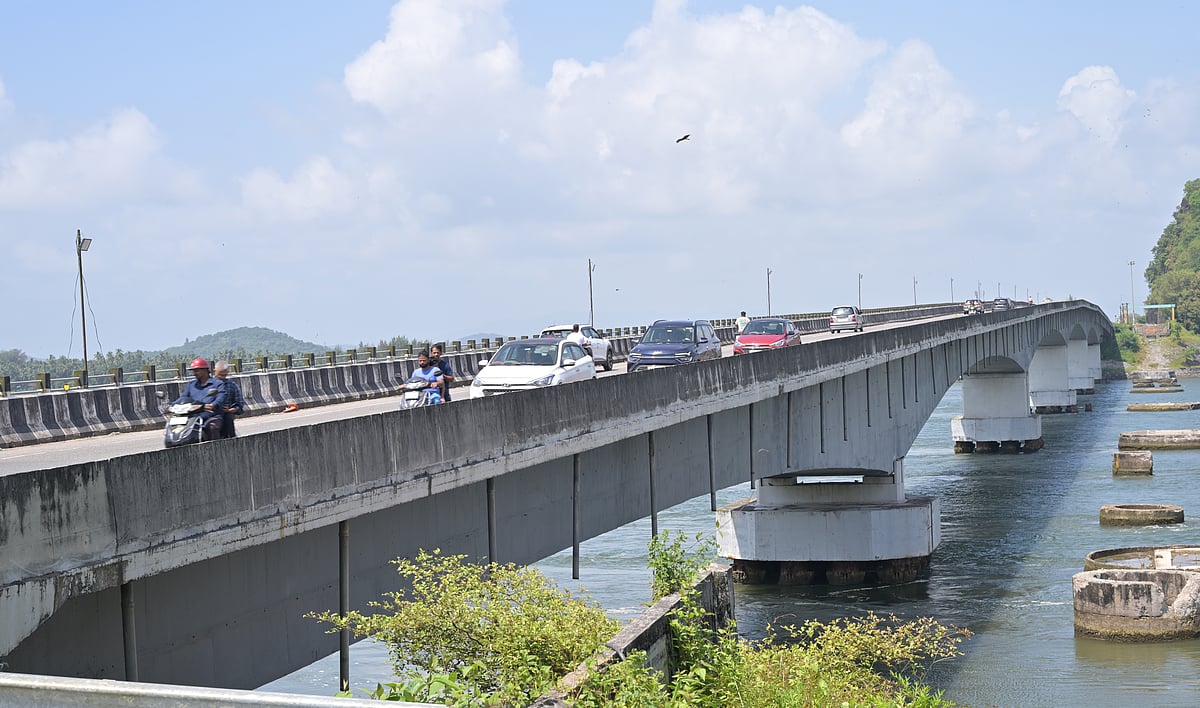 ಕಾರವಾರ | ‘ಒತ್ತಡ’ ಸಹಿಸುವ ಹೆದ್ದಾರಿ ಸೇತುವೆ: ಮರುನಿರ್ಮಾಣಕ್ಕೆ ಸಿದ್ಧತೆ