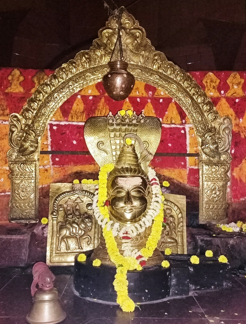 ಮಲ್ಲಯ್ಯನ ದೇವಸ್ಥಾನದಲ್ಲಿ ಭಕ್ತರ ಪೂಜಿತ ಶಿವಲಿಂಗ