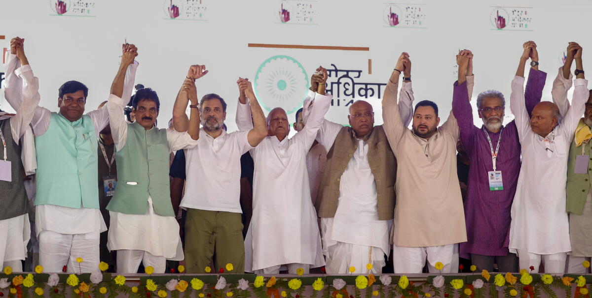 Bihar Election 2025: ಬಿಹಾರ ಚುನಾವಣೆ: ತೇಜಸ್ವಿ ಮನೆಯಲ್ಲಿ ಇಂಡಿಯಾ ಸಭೆ; ಶೀಘ್ರವೇ ಸೀಟು ಹಂಚಿಕೆ ಪ್ರಕಟ