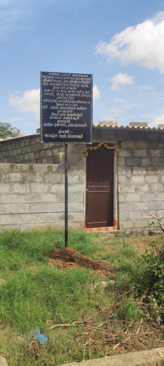 ಆನೇಕಲ್‌ ತಾಲ್ಲೂಕಿನ ರಾಯಸಂದ್ರದಲ್ಲಿ ಕೋಲೆ ಬಸವ ಜನಾಂಗಕ್ಕೆ ನೀಡಿರುವ ಜಾಗದಲ್ಲಿ ನಿರ್ಮಾಣ ಆಗಿರುವ ಕಟ್ಟಡ