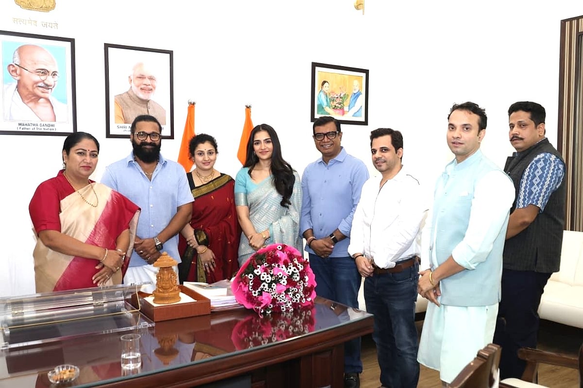 ಕಾಂತಾರ ಅಧ್ಯಾಯ–1 ಚಿತ್ರ ತಂಡ ಭೇಟಿಯಾದ ದೆಹಲಿ ಸಿಎಂ: ಸಿನಿಮಾ ಬಗ್ಗೆ ಹೇಳಿದ್ದೇನು?