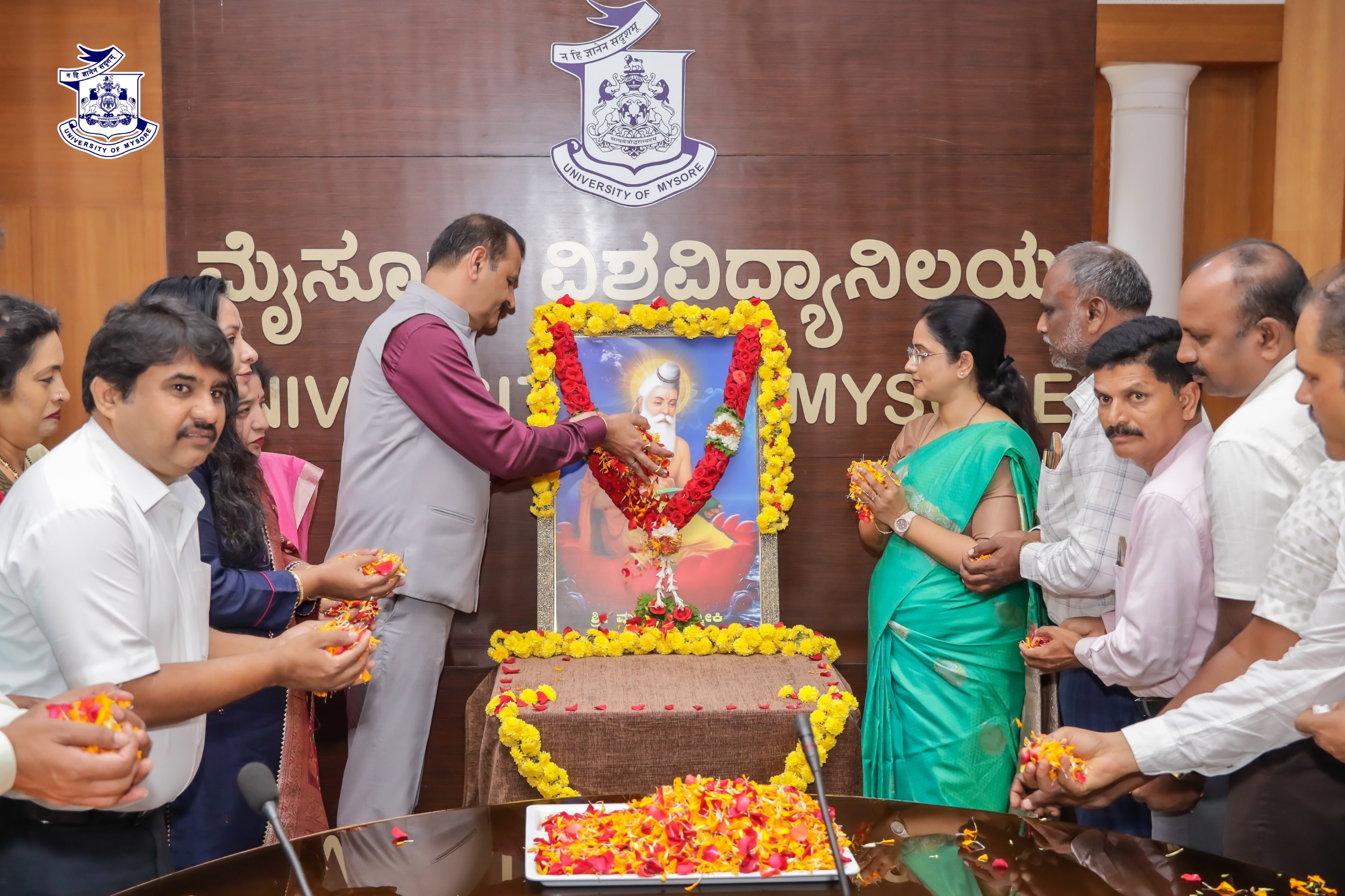 ಮೈಸೂರು ವಿಶ್ವವಿದ್ಯಾಲಯದ ಕ್ರಾಫರ್ಡ್ ಭವನದಲ್ಲಿ ನಡೆದ ಕಾರ್ಯಕ್ರಮದಲ್ಲಿ ವಾಲ್ಮೀಕಿ ಭಾವಚಿತ್ರಕ್ಕೆ ಕುಲಪತಿ ಪ್ರೊ. ಎನ್.ಕೆ. ಲೋಕನಾಥ್‌ ಪುಷ್ಪನಮನ ಸಲ್ಲಿಸಿದರು. ಎಂ.ಕೆ. ಸವಿತಾ ಪ್ರೊ. ಎನ್‌.ಕೆ. ಲೋಲಾಕ್ಷಿ ಪಾಲ್ಗೊಂಡರು