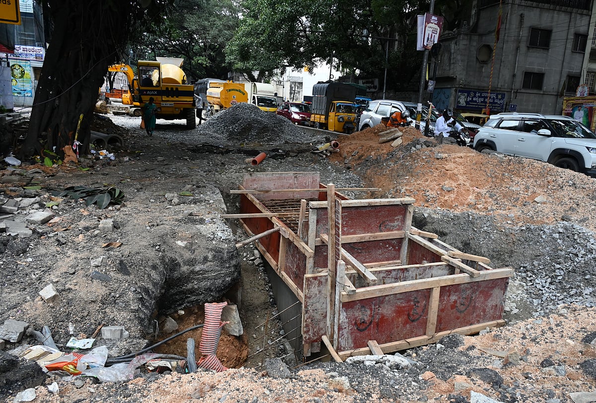 ಬೆಂಗಳೂರು | ಅಗೆದ ರಸ್ತೆ: ಸಂಚಾರ ಅಯೋಮಯ