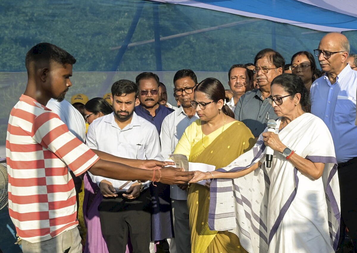 ಪ್ರವಾಹ ಪೀಡಿತ ಡಾರ್ಜಿಲಿಂಗ್‌ಗೆ ಭೇಟಿ ನೀಡಿದ ಮಮತಾ ಬ್ಯಾನರ್ಜಿ