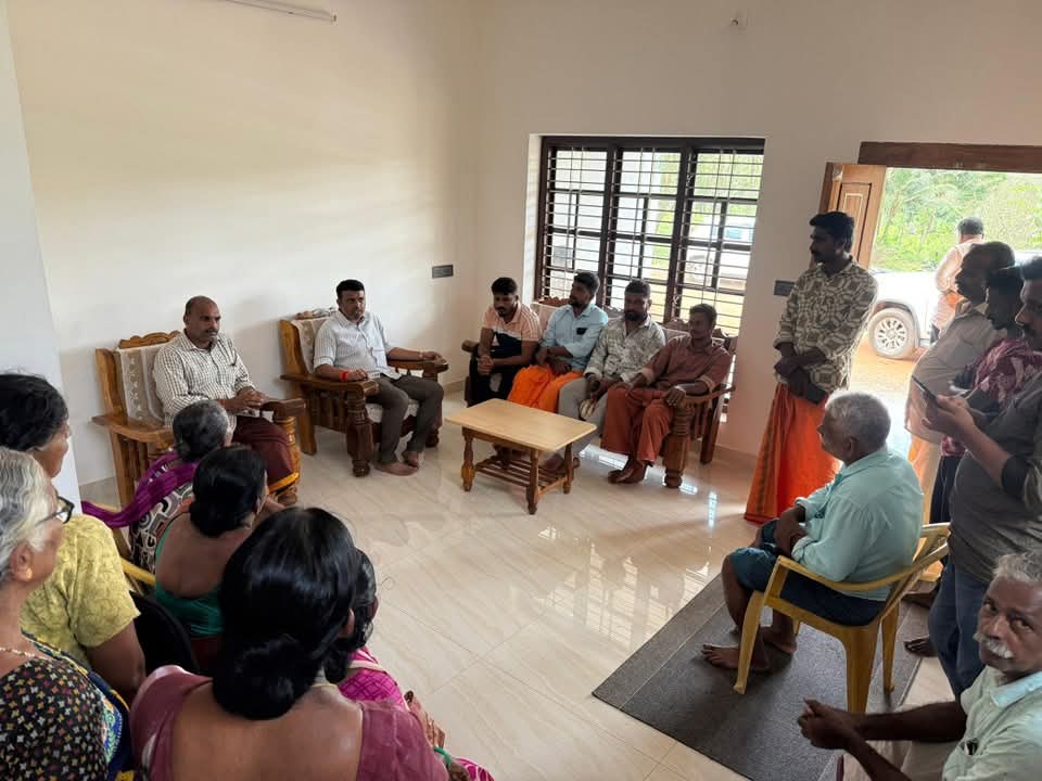 ಶಾಸಕ ಹರೀಶ್ ಪೂಂಜ ಅವರು ಸಂತ್ರಸ್ತರನ್ನು ಸೋಮವಾರ ಭೇಟಿಯಾಗಿ ಮಾತುಕತೆ ನಡೆಸಿದರು