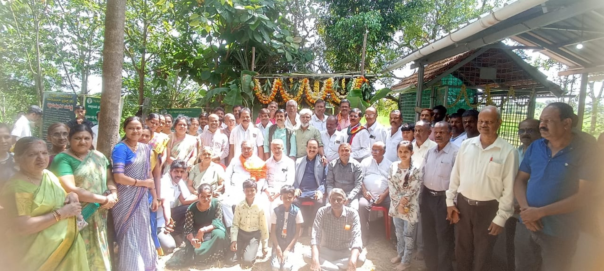 ಶಿವಮೊಗ್ಗದಲ್ಲಿ ಮಂಗಳವಾರ ಪರೋಪಕಾರಂನಿಂದ ನಡೆದ ಭೂಮಿ ಹುಣ್ಣಿಮೆ ಕಾರ್ಯಕ್ರಮದಲ್ಲಿ ಮಾಜಿ ಡಿಸಿಎಂ ಕೆ.ಎಸ್.ಈಶ್ವರಪ್ಪ ಪಾಲ್ಗೊಂಡಿದ್ದರು