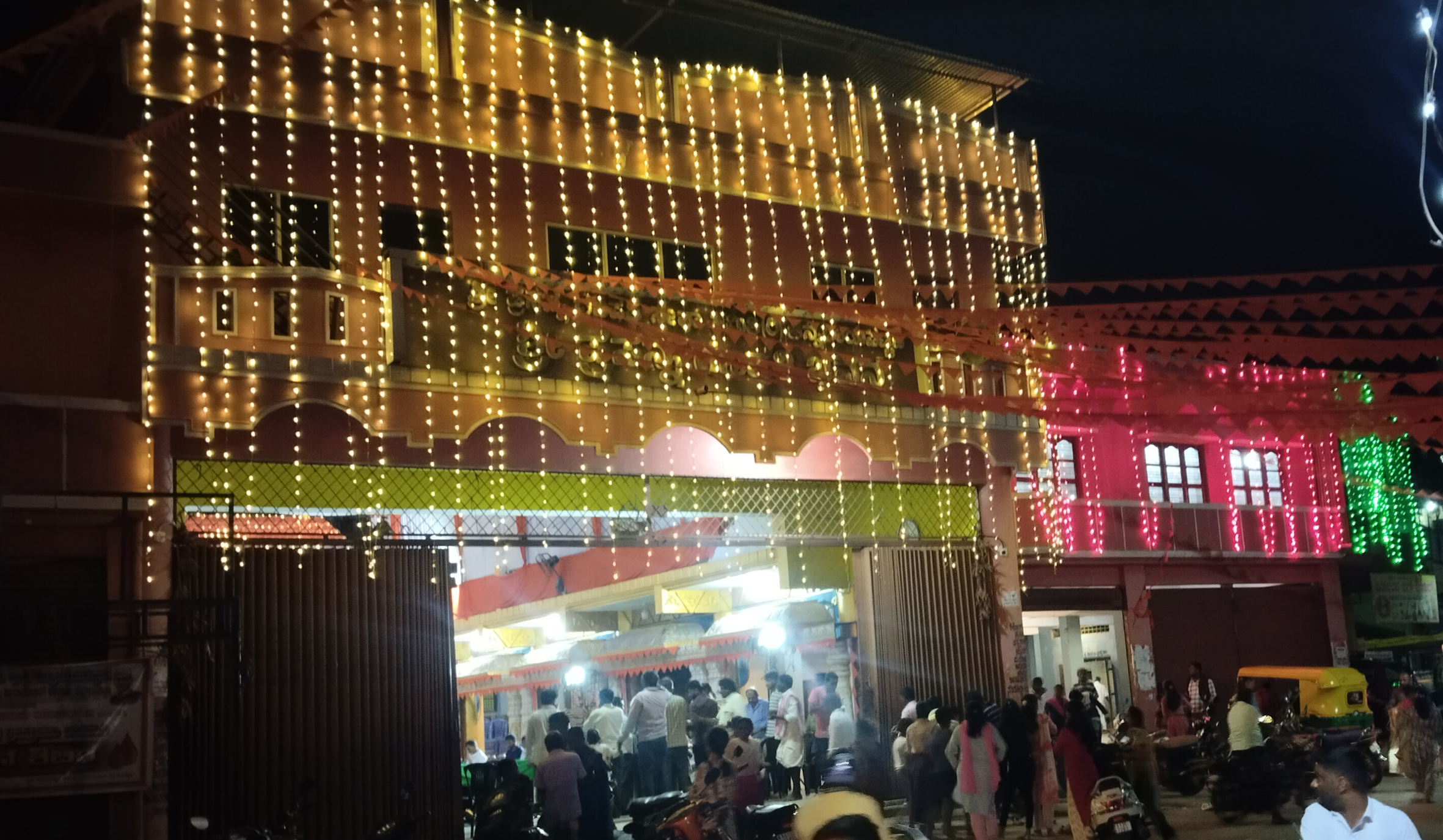 ವಿದ್ಯುತ್ ದೀಪಾಲಂಕಾರದಿಂದ ಕಂಗೊಳಿಸುತ್ತಿರುವ ಚನ್ನರಾಯಪಟ್ಟಣದ ಗಣಪತಿ ಪೆಂಡಾಲ್