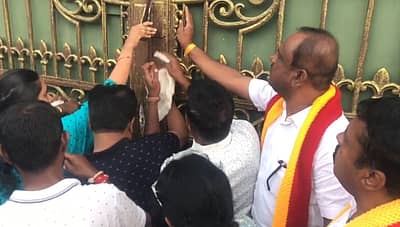  ಕನ್ನಡಪರ ಹೋರಾಟಗಾರರ ಪ್ರತಿಭಟನೆ