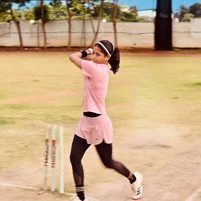 ಮುಂಬರುವ ಕ್ರಿಕೆಟ್ ಟೂರ್ನಿಮೆಂಟ್‌ಗಾಗಿ ನೆಟ್ಸ್‌ನಲ್ಲಿ ಅಭ್ಯಾಸ ಮಾಡುತ್ತಿರುವ ಶ್ರೇಯಾಂಕಾ  