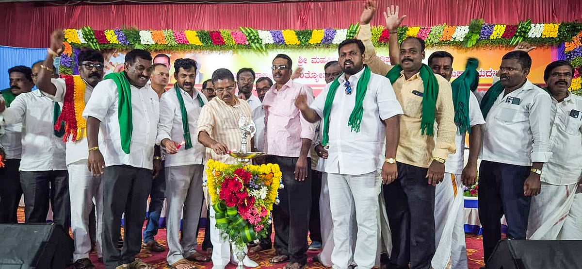 ಗುರು ಸ್ಥಾನದಲ್ಲಿ ನಿಲ್ಲುವ ಮಹರ್ಷಿ ವಾಲ್ಮೀಕಿ: ಮಾಜಿ ಸಂಸದ ವಿ.ಎಸ್.ಉಗ್ರಪ್ಪ