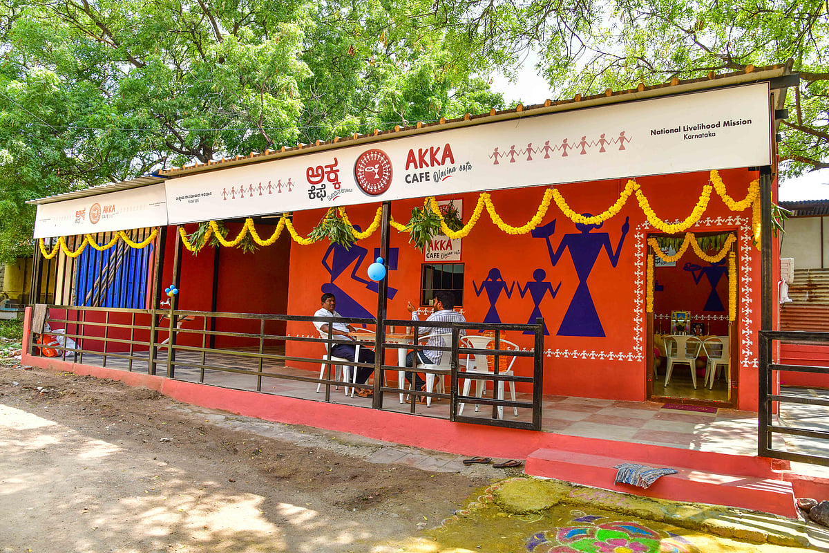 ಕೊಪ್ಪಳದಲ್ಲಿ ‘ಅಕ್ಕ ಕೆಫೆ’ ಆರಂಭ: ಗಂಗಾವತಿಯಲ್ಲಿ ‘ಸಂಚಾರ ಕೆಫೆ’ಗೆ ಸಿದ್ಧತೆ  