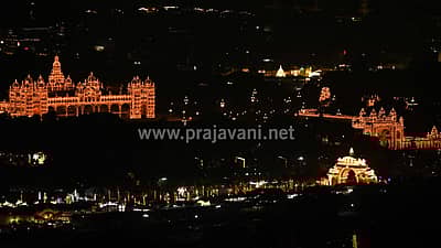 ದಸರಾ ವಿದ್ಯುತ್‌ ದೀಪಾಲಂಕಾರದಿಂದ ಕಂಗೊಳಿಸುತ್ತಿರುವ ಮೈಸೂರು ನಗರವು  ಬುಧವಾರ  ರಾತ್ರಿ ಚಾಮುಂಡಿ ಬೆಟ್ಟದಿಂದ ಕ್ಯಾಮೆರಾ ಕಣ್ಣಿನಲ್ಲಿ ಕಂಡಿದ್ದು ಹೀಗೆ...
