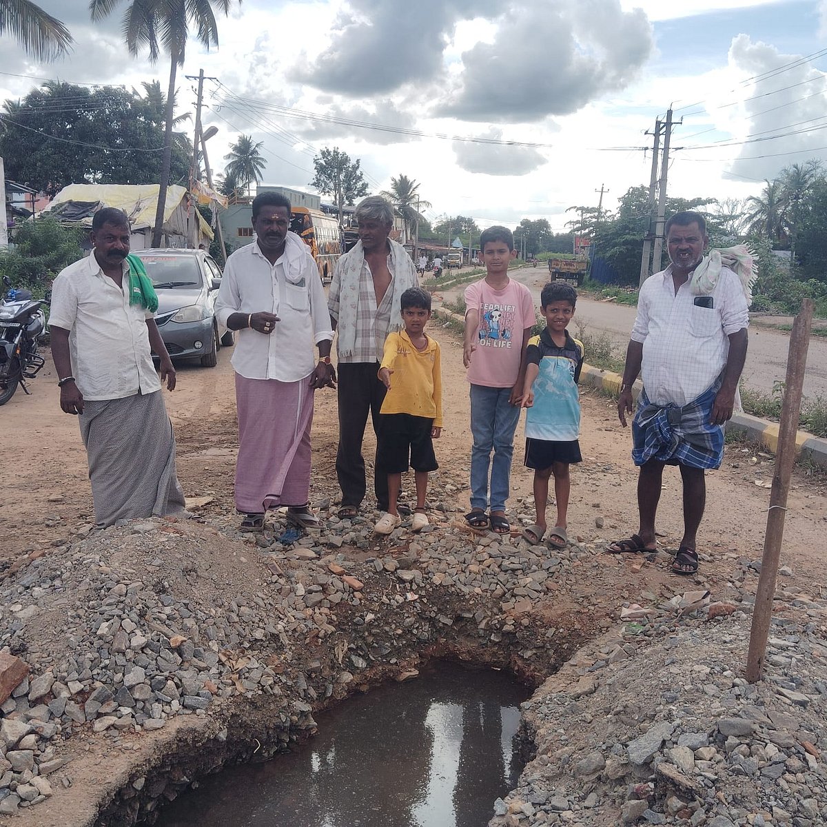 ಮಾಯಕೊಂಡ: ಕೊಳವೆ ಬಾವಿ, ರಸ್ತೆ ಗುಂಡಿ ಮುಚ್ಚಲು ಆಗ್ರಹ