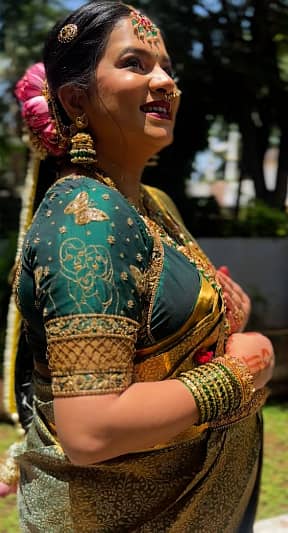 ಇತ್ತೀಚೆಗಷ್ಟೇ ನಟಿ ಐಶ್ವರ್ಯ ಸಾಲಿಮಠ ಅವರ ಸೀಮಂತ ಶಾಸ್ತ್ರ ನೆರವೇರಿದೆ. ಸೀಮಂತ ಶಾಸ್ತ್ರದ ಫೋಟೊಗಳನ್ನು ನಟಿ ಸಾಮಾಜಿಕ ಮಾಧ್ಯದಲ್ಲಿ ಹಂಚಿಕೊಂಡಿದ್ದಾರೆ. ಅಭಿಮಾನಿಗಳು ಕೂಡ ನಟಿಗೆ ಶುಭ ಹಾರೈಸಿದ್ದಾರೆ.