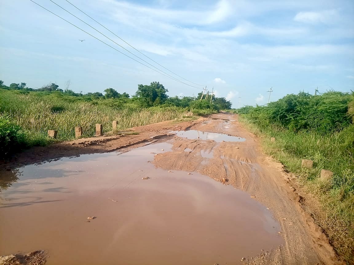 ದೇವದುರ್ಗ: 18 ಕಿ.ಮೀ ವರೆಗಿನ ರಸ್ತೆಯುದ್ದಕ್ಕೂ ತಗ್ಗು–ಗುಂಡಿಗಳು!