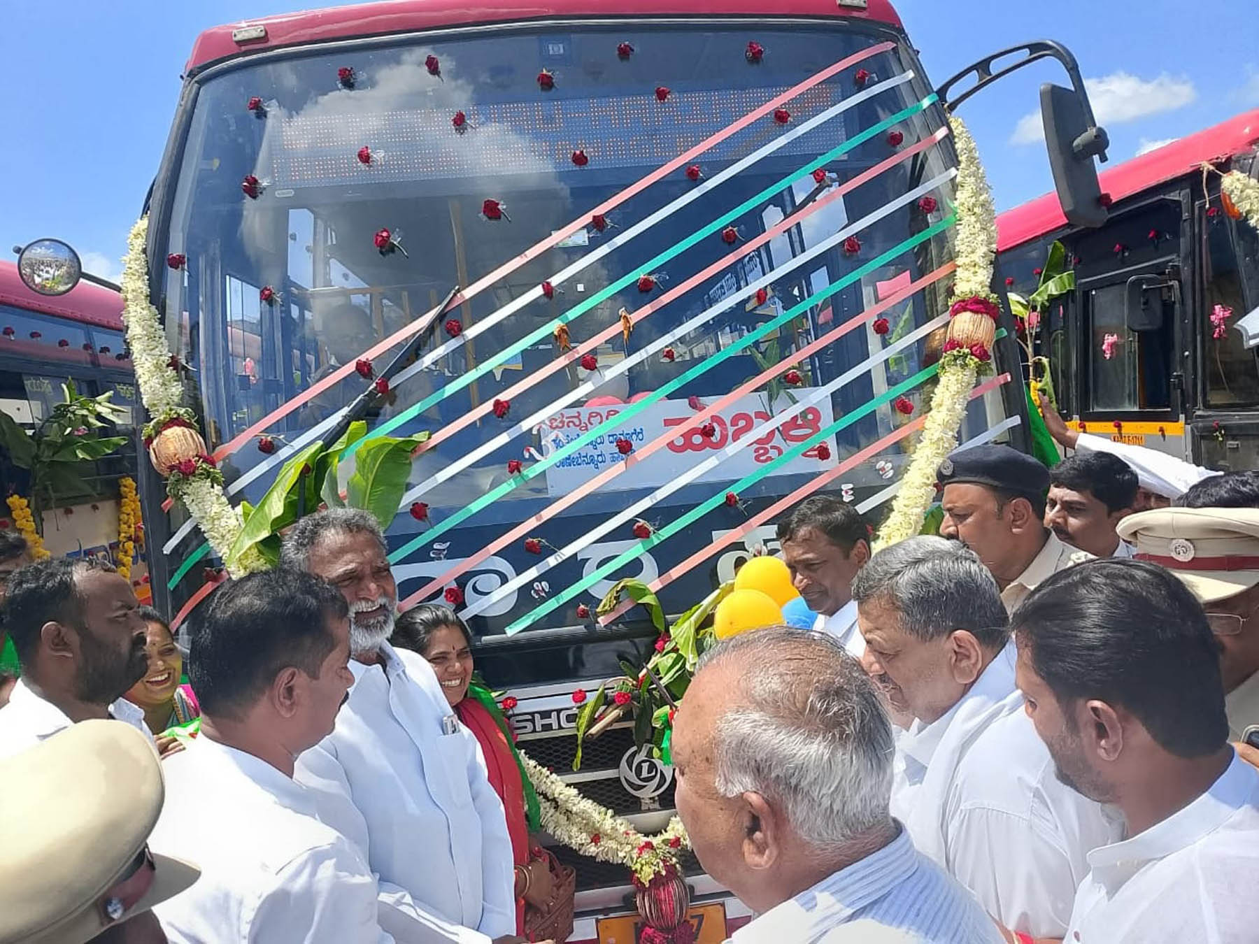 ಚನ್ನಗಿರಿ ಪಟ್ಟಣದಲ್ಲಿ ನೂತನ ಬಸ್ ಗಳ ಸಂಚಾರಕ್ಕೆ ಸಾರಿಗೆ ಸಚಿವ ರಾಮಲಿಂಗಾರೆಡ್ಡಿ ಜಿಲ್ಲಾ ಉಸ್ತುವಾರಿ ಸಚಿವ ಎಸ್.ಎಸ್. ಮಲ್ಲಿಕಾರ್ಜುನ್ ಶಾಸಕರಾದ ಬಸವರಾಜು ವಿ. ಶಿವಗಂಗಾ ಕೆ.ಎಸ್. ಬಸವಂತಪ್ಪ ಬುಧವಾರ ಚಾಲನೆ ನೀಡಿದರು.