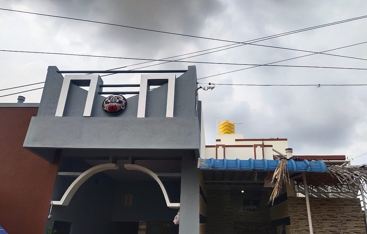 ಚಾಮರಾಜನಗರ | ಮನೆ ಮೇಲೆ ವಿದ್ಯುತ್ ತಂತಿ: ಆತಂಕ