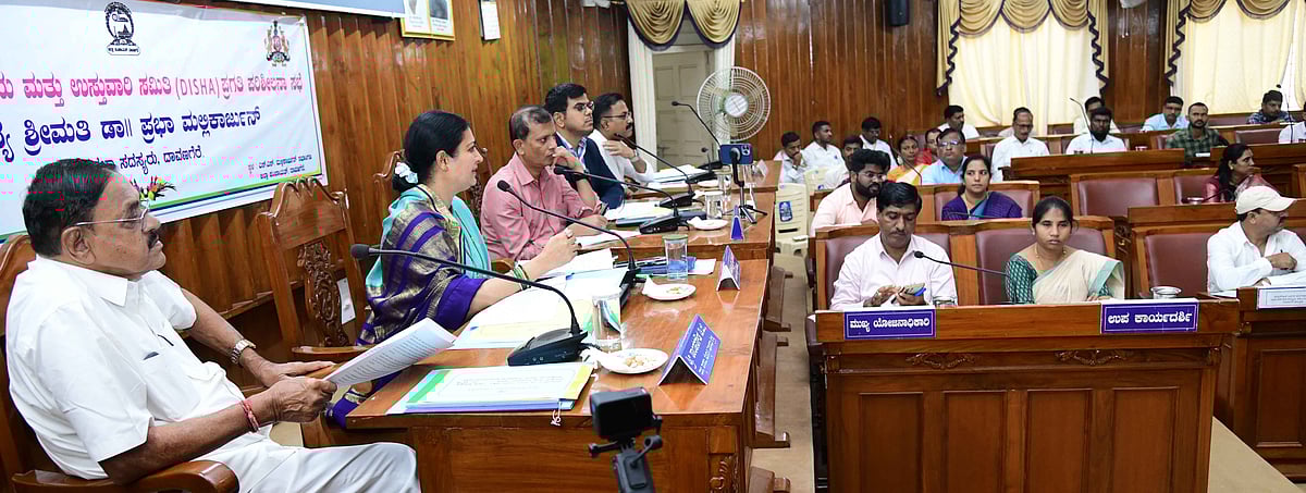 ‘ದಿಶಾ’ ಸಭೆ: ವಸತಿ ಯೋಜನೆ ಪ್ರಗತಿ ಕುಂಠಿತ- ಪ್ರಭಾ ಮಲ್ಲಿಕಾರ್ಜುನ್‌ ಅಸಮಾಧಾನ