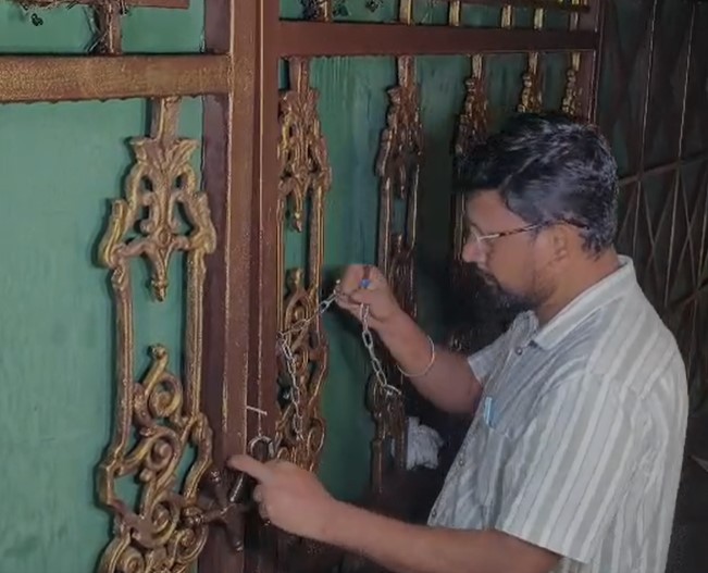 ಬಿಗ್ ಬಾಸ್ ಮನೆ ಇರುವ ಸ್ಟುಡಿಯೊ ಪ್ರವೇಶದ್ವಾರಕ್ಕೆ ನೆಗೆ ಹಾಕಿದ್ದ ಬೀಗ ತೆಗೆದ ಜಿಲ್ಲಾಡಳಿತದ ಸಿಬ್ಬಂದಿ