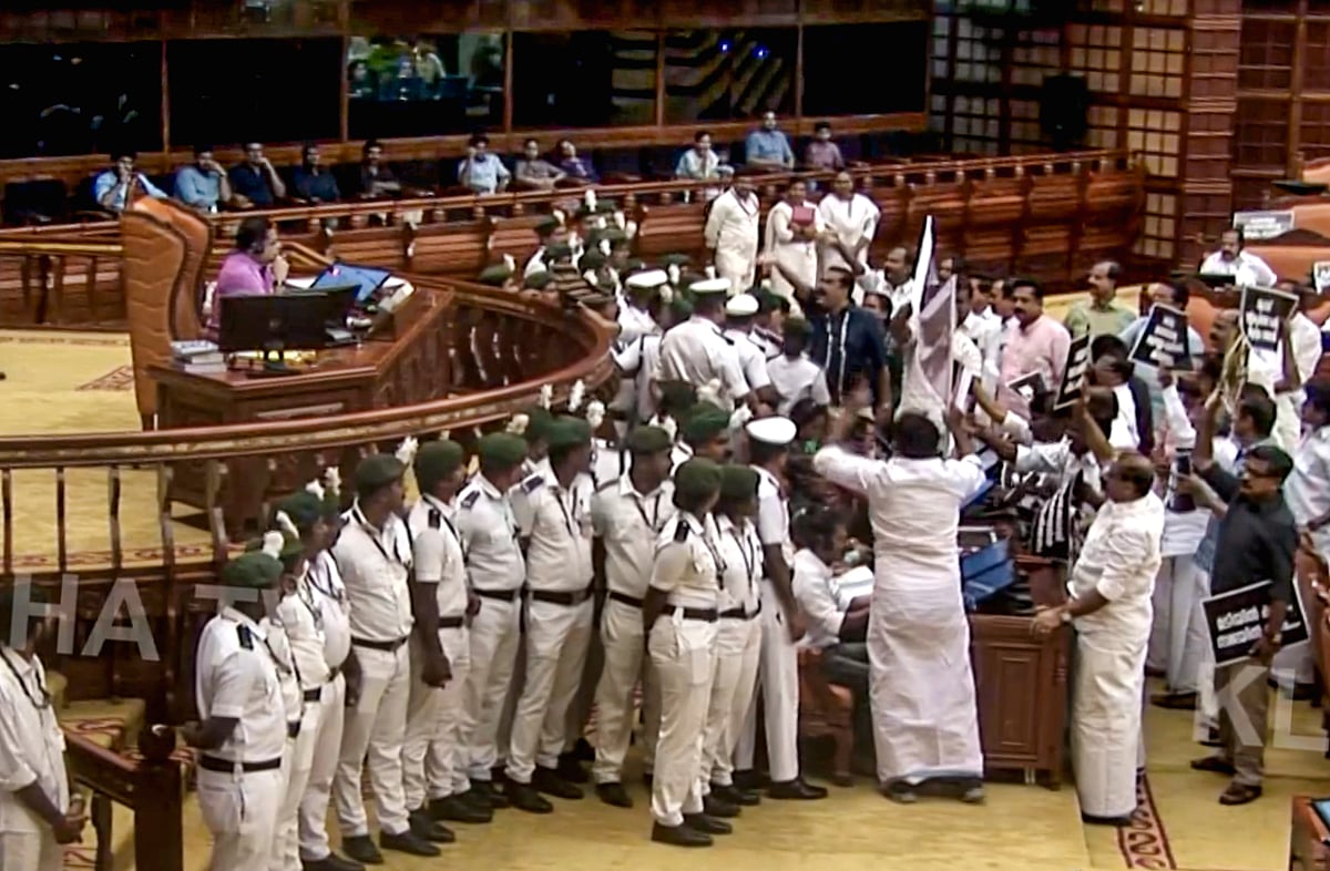 ಕೇರಳ ವಿಧಾನಸಭೆ ಅಧಿವೇಶನ | ಅಶಿಸ್ತಿನ ವರ್ತನೆ: ಮೂವರು ‘ಕೈ’ ಶಾಸಕರ ಅಮಾನತು