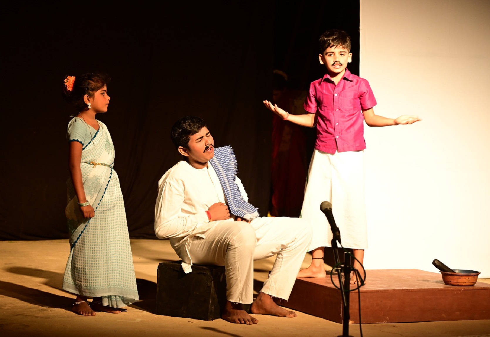 ಆದಿಮದಲ್ಲಿ ಮಕ್ಕಳು ನಾಟಕ ಪ್ರದರ್ಶಿಸಿದರು